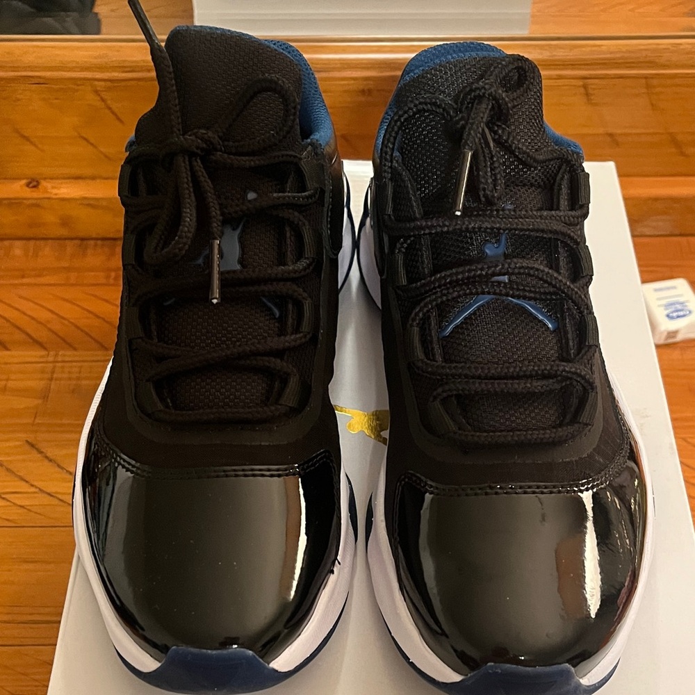 Nike Air Jordan Womens Black and Blue Sneakers